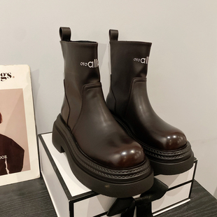 2025年新款 百搭显瘦套筒短靴 英伦风厚底圆头粗跟炸街马丁靴女时尚