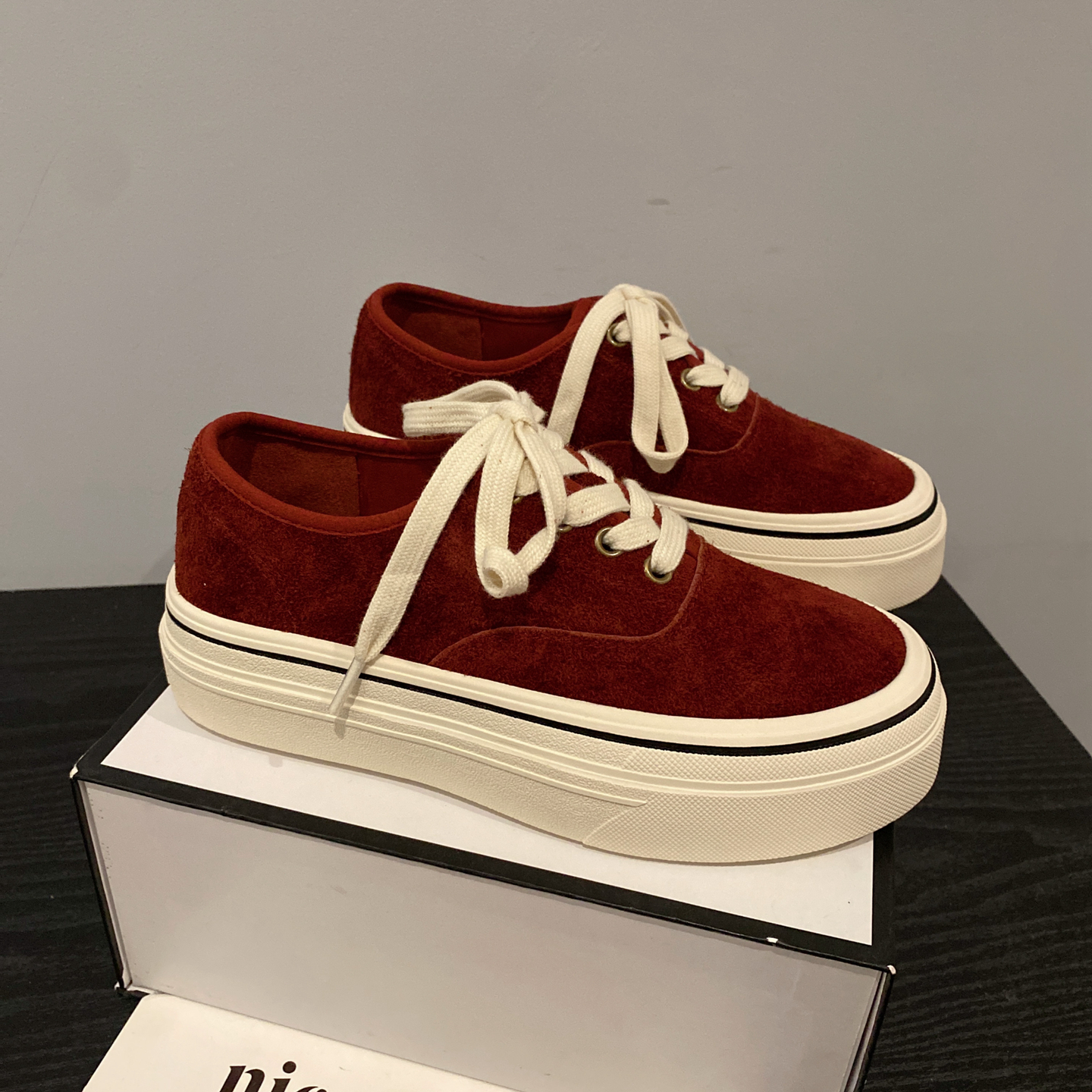 磨砂牛皮复古圆头厚底休闲板鞋女