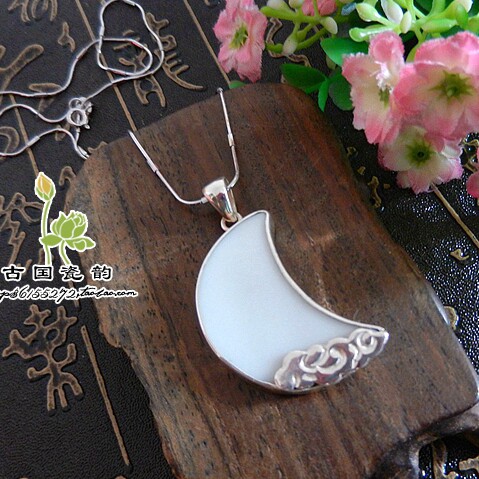 手工925纯银镶嵌 明代 白釉 古瓷老瓷片首饰品 民族风月亮吊项坠