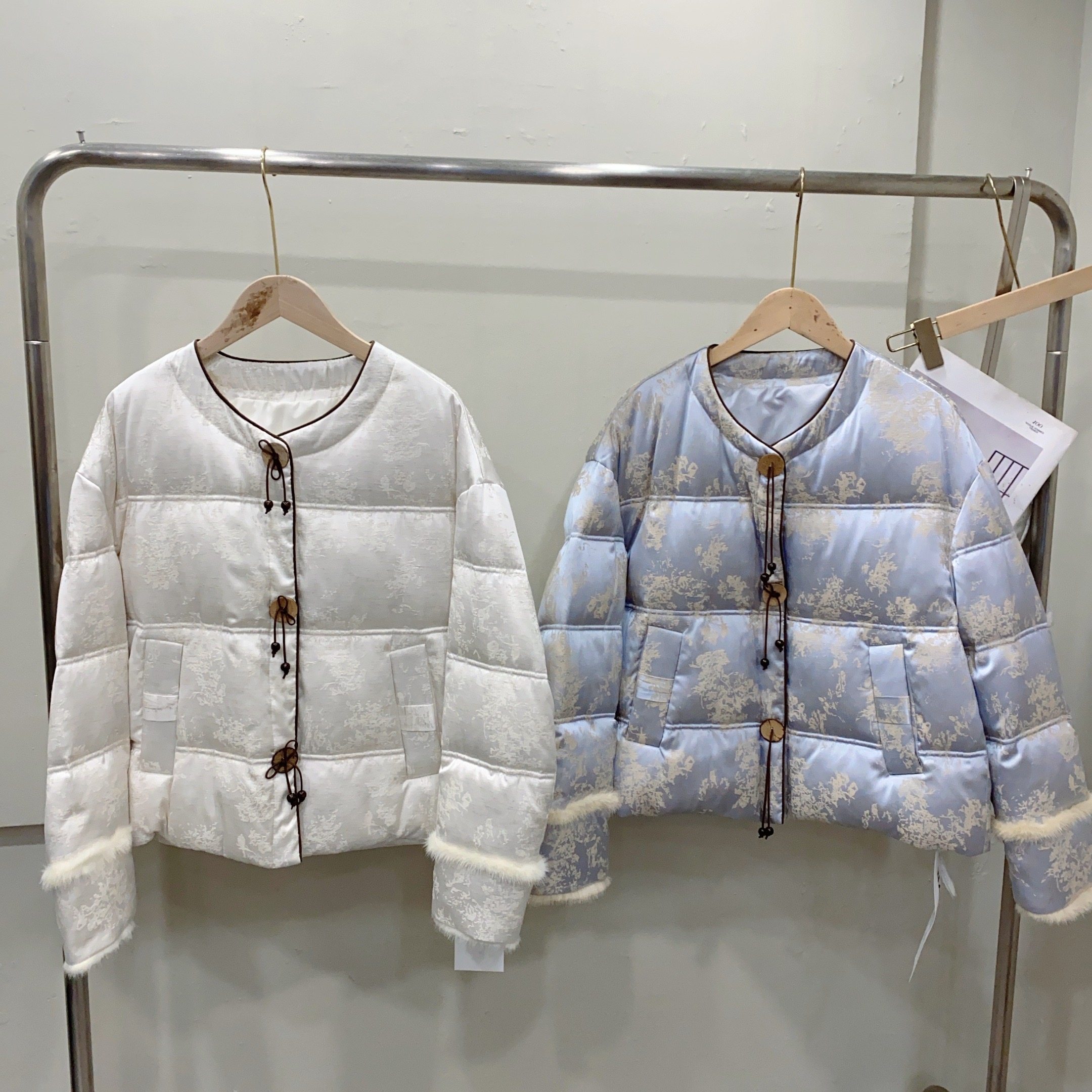 新中式国风盘扣羽绒服女2025年冬季新款水貂毛拼接白鸭绒保暖外套