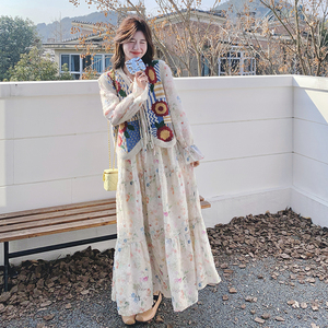 温柔风穿搭V领碎花连衣裙套装女春夏2025新款超火针织马甲两件套图片