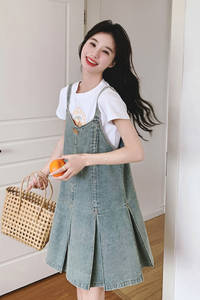 ootd穿搭牛仔背带连衣裙女夏2025年超火休闲减龄漂亮裙子两件套装图片