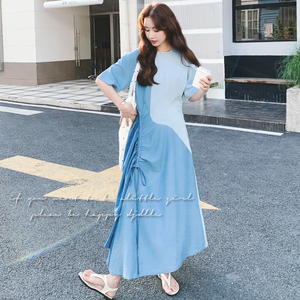 蓝色牛仔拼接连衣裙女2025年夏季新款设计感独特超好看不规则长裙图片