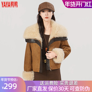 鸭鸭羽绒服2025年冬装新款女士大翻领时尚巴恩风麂皮绒颗粒短款