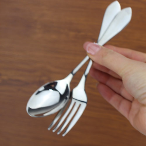 成本出售一套中号勺和叉