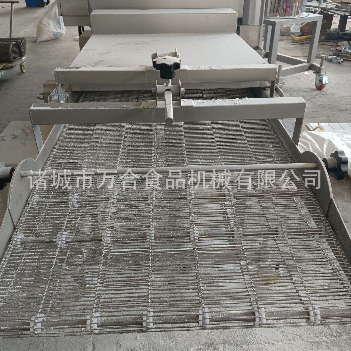厂家供应海泥鳅裹粉机炸螃蟹滚筒上粉机蟹柳上粉机器生产线