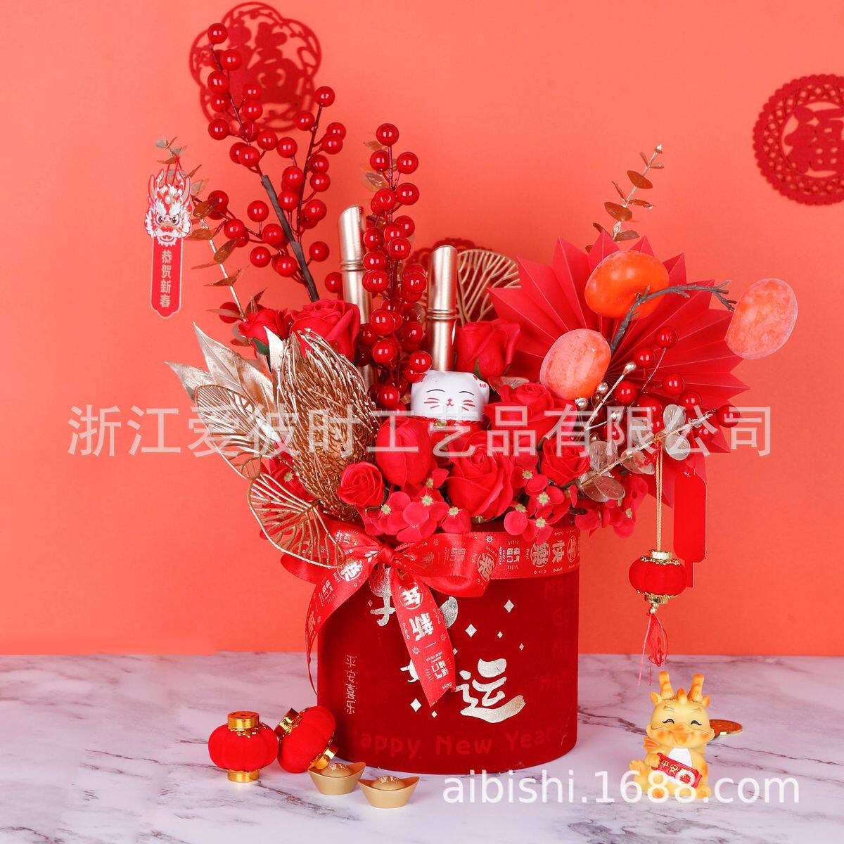 龙年抱抱绒面福桶香皂花圆形桶红色烫金福字插花桶肥皂花成品