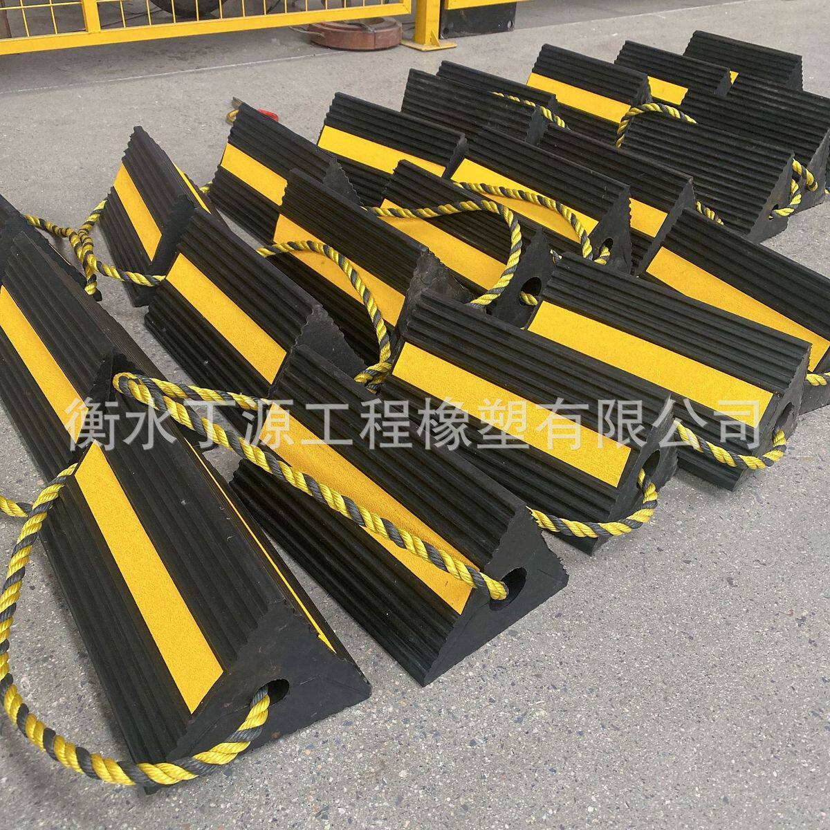 厂家直供橡胶飞机轮挡止退器防滑挡板橡胶制品倒车减速