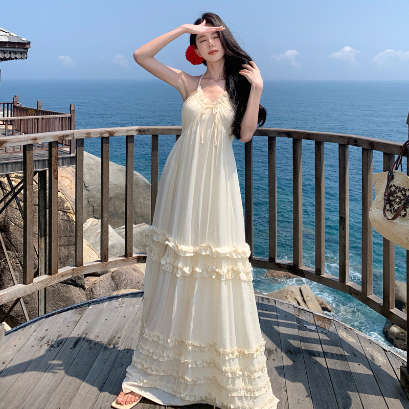 轻奢高货法式海边度假挂脖吊带连衣裙女夏泰国三亚旅游性感露背蛋