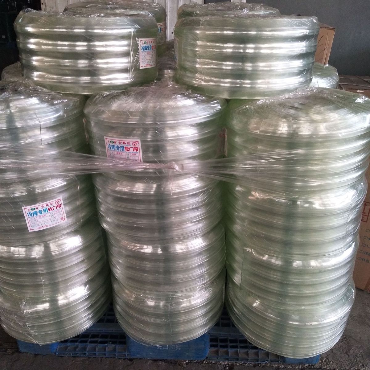 热销批发黄色透明耐低温-35°c软皮帘塑料pvc隔冷风冷库用软门帘