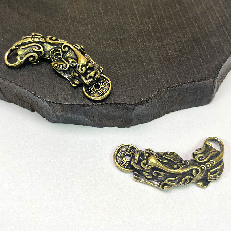 黄铜招财进宝咬钱貔貅复古钥匙扣手工车钥匙挂件厂家批发摆摊