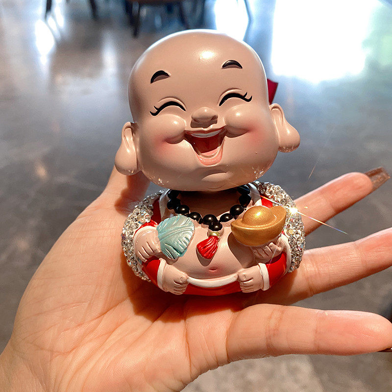 个性摇头公仔汽车载摆件高颜值镶钻财神笑佛车内装饰精致礼品
