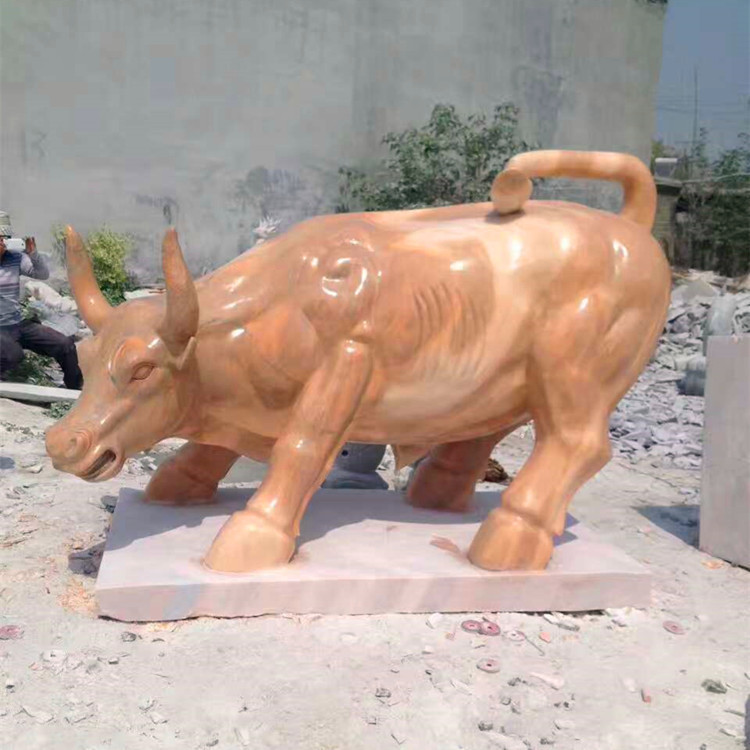 厂家摆件大理石拓荒牛耕牛雕塑晚霞红华尔街牛广场直供石雕