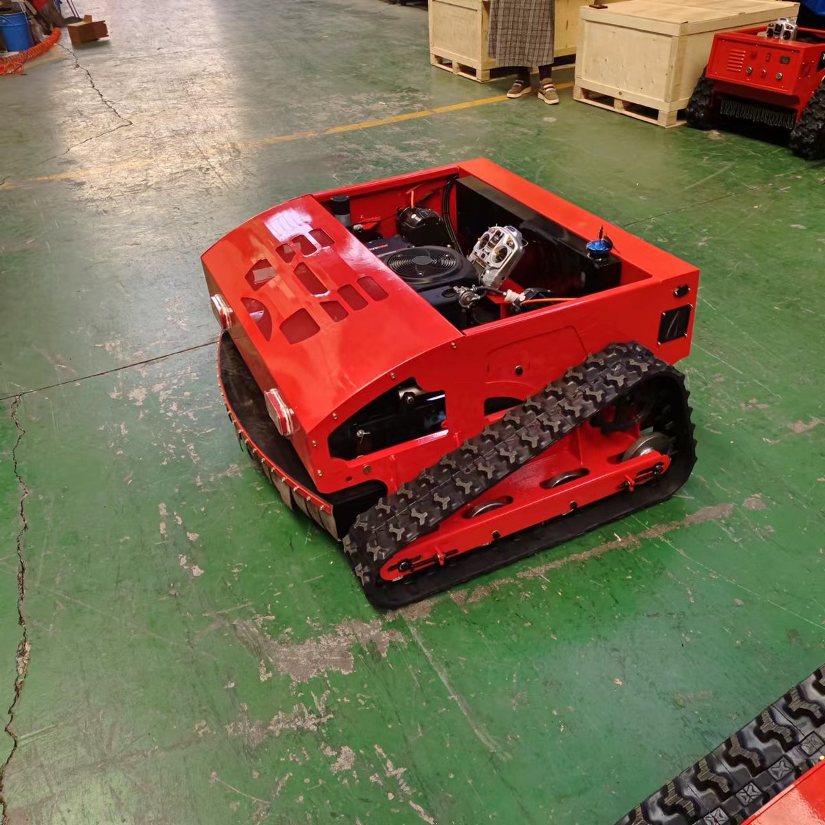 工厂直售外贸出口迷你遥控割草机7.5马力履带款智能小型割草机