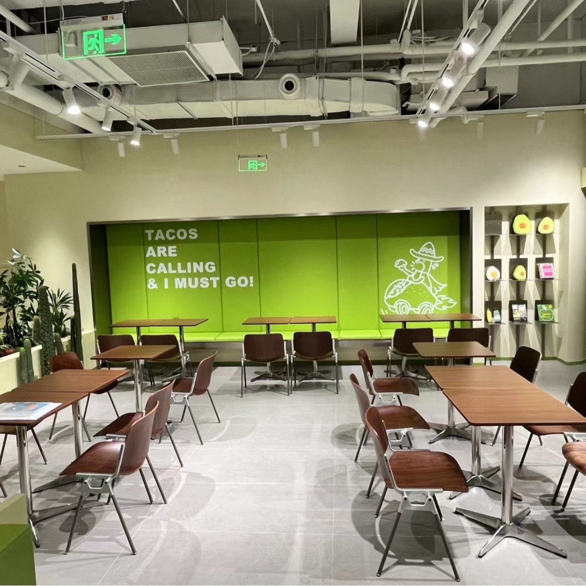 中古胡桃色餐桌复古烘培甜品店实木商用圆桌现代美式咖啡厅轻奢桌