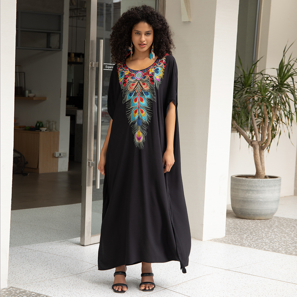 人棉罩衫沙滩孔雀羽毛绣花度假长袍l23192l