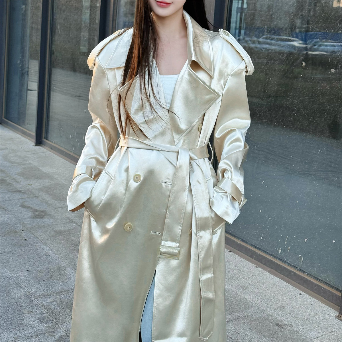 速发高品质白月珠光白缎面法式复古长款风衣外套女小个子高级感秋