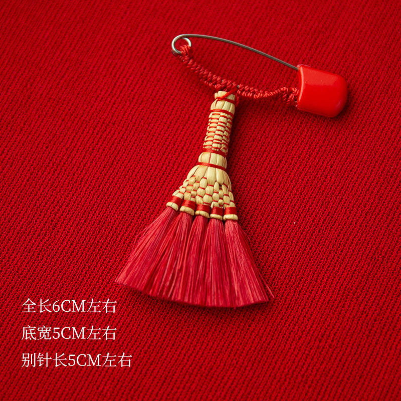7wp3批发本命年扫把红春节笤帚端午节别针挂件小节日乔迁扫帚宝宝