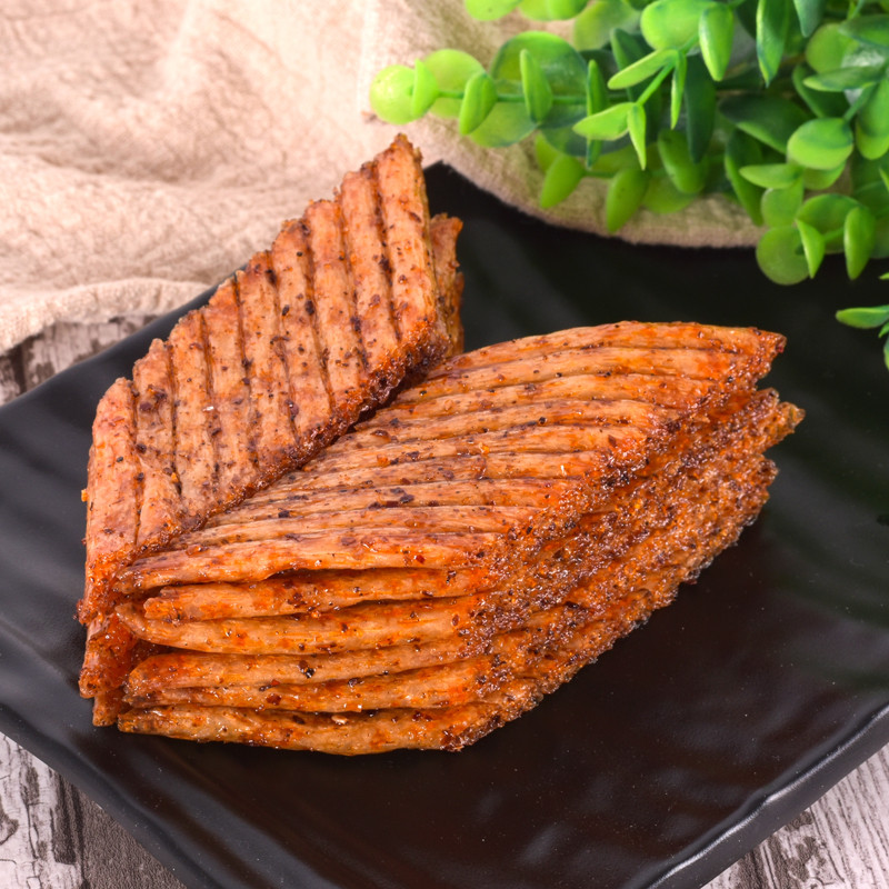 素烤肥牛辣片辣条面制品麻辣小吃怀旧零食小时候味道亲嘴片香辣片