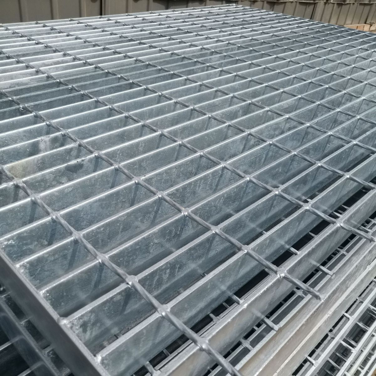 镀锌钢格板楼梯踏步格栅地沟盖板栅板网格q235平台钢格栅板厂家