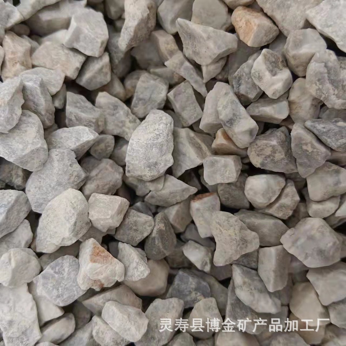 热销供应灰贝壳碎石工程铺路用不规则碎石子