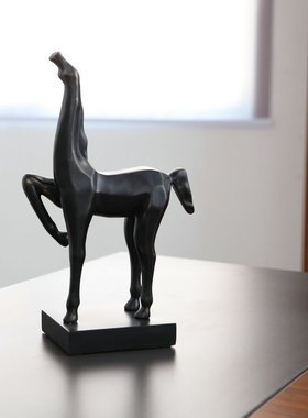 灰白工艺品树脂亮色母子马摆件家居玄关欧式风格动物马摆件