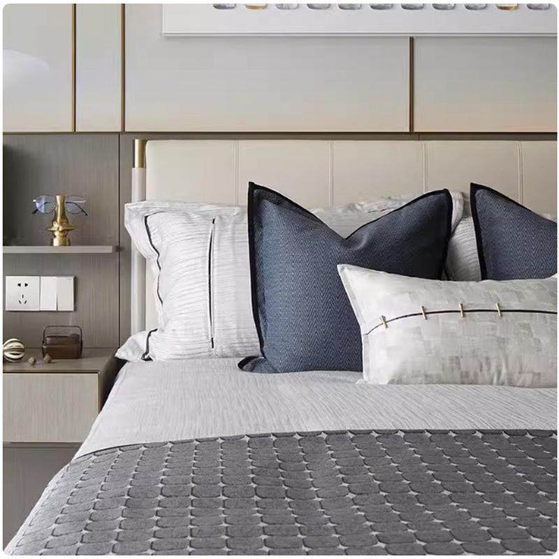 热销样板房床上用品现代轻奢蓝色抱枕银高级灰腰枕搭毯多件套