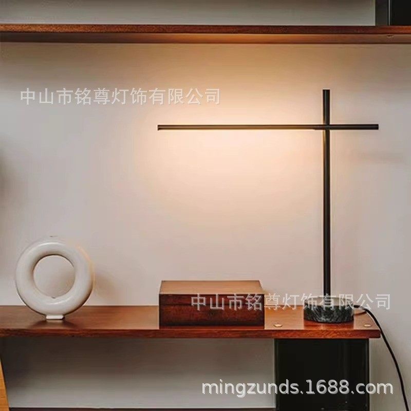 热销台灯床头灯学习轻奢高级感桌面酒店卧室工作书房办公简约时尚图片
