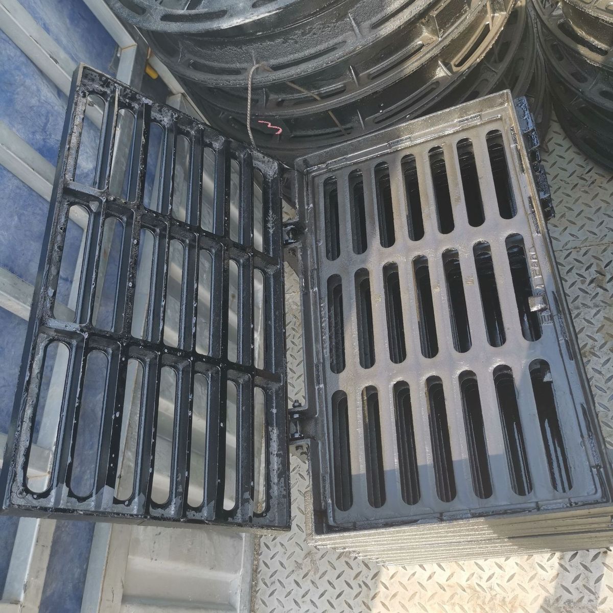 球墨铸铁雨水篦子下水道排水沟盖板市政雨水口井盖套铸铁篦带底座