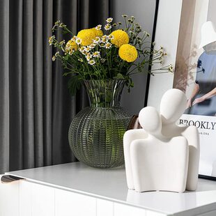 树脂拥抱情侣雕像和客厅卧室办公室架子家居装饰餐桌装饰精致