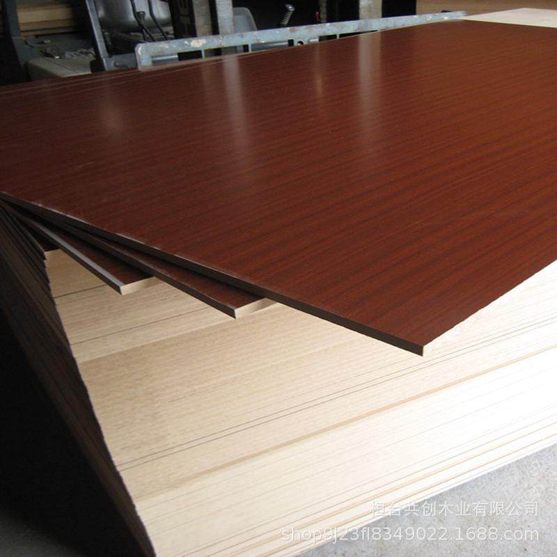 厂家批发家具板形状三聚氰胺饰面板各种刨花板板材裁切封边桌面板