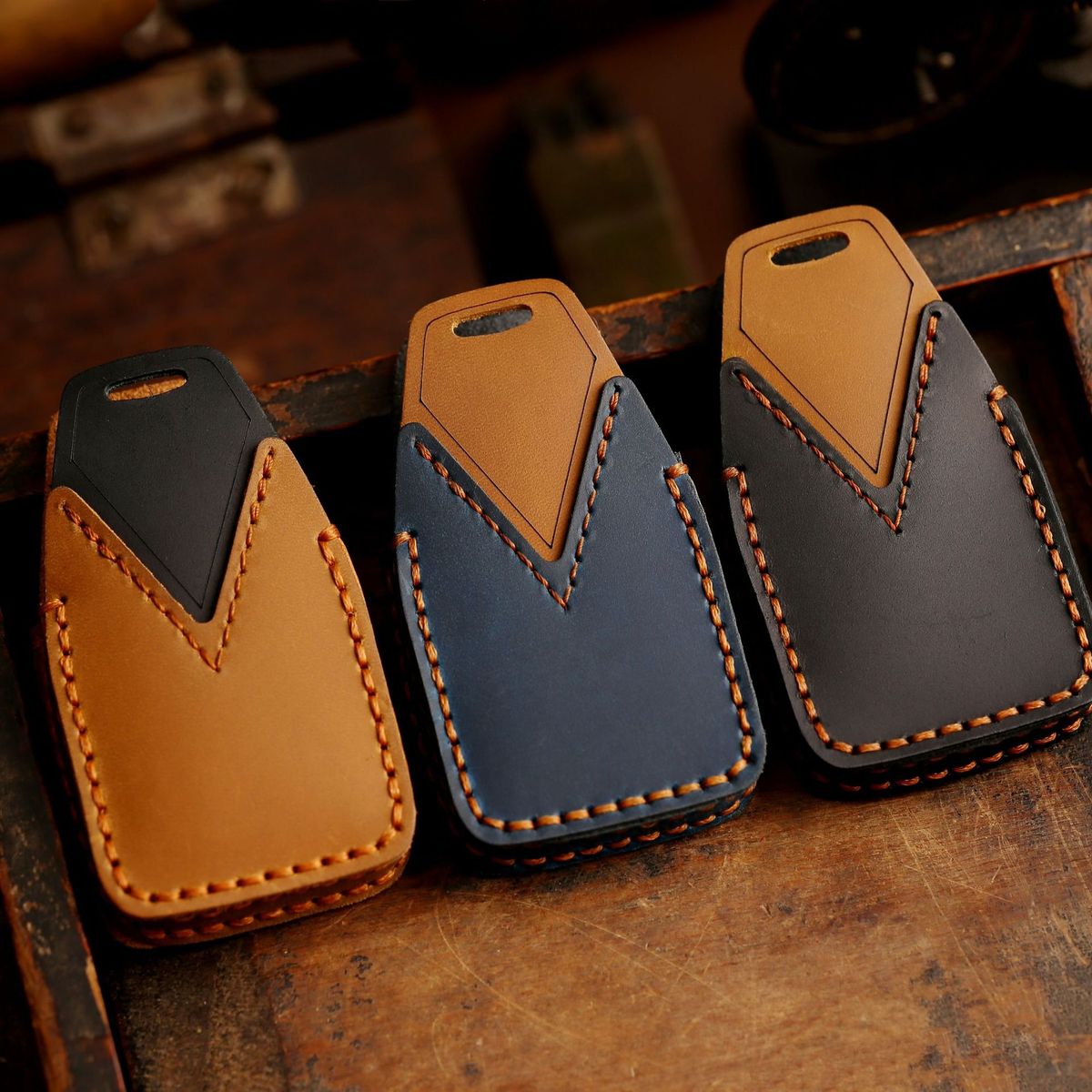 热销手工车用钥匙套适用于红旗钥匙包H5H7H9hs7HS9头层疯马皮钥匙