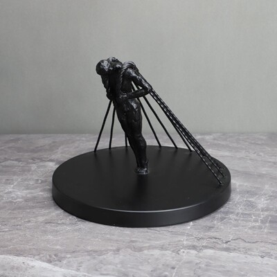 样板房黑色金属铸铁纤夫现代简约办公室卧室客厅书房桌面饰品摆件