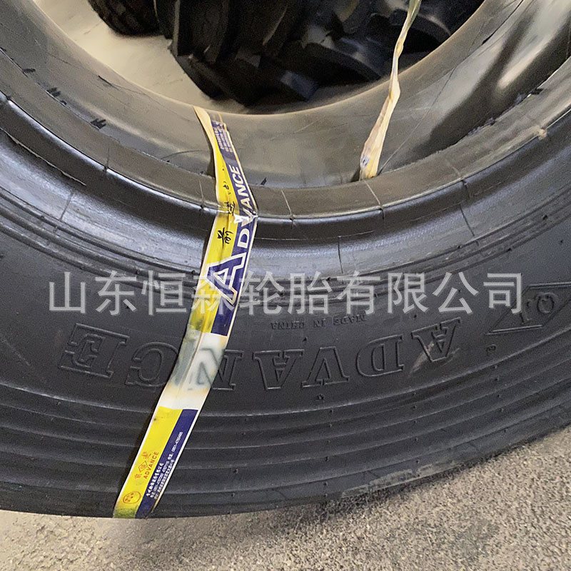 热销压路机前进1200-20900-201100-20斜交光面供应工程轮胎21*8-1