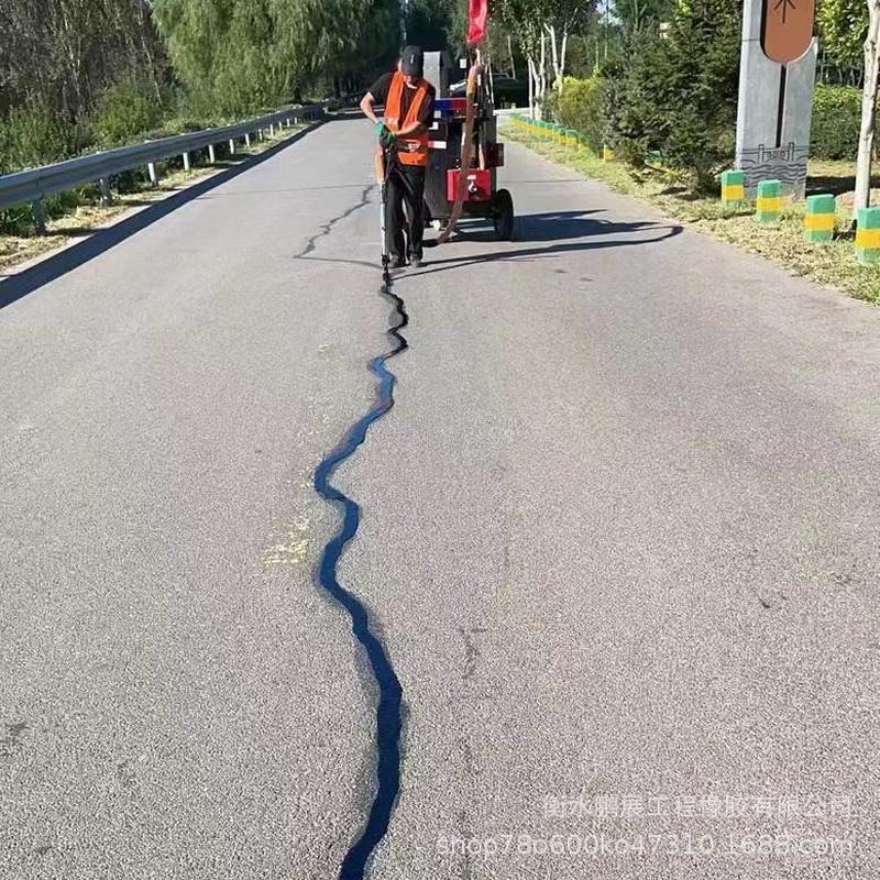 公路裂缝修补沥青灌缝胶屋顶补漏防水灌缝胶市政修补裂缝产品