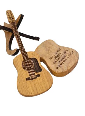 定制的支架带木质原声吉他拨片盒榉木个性化吉他拨片盒