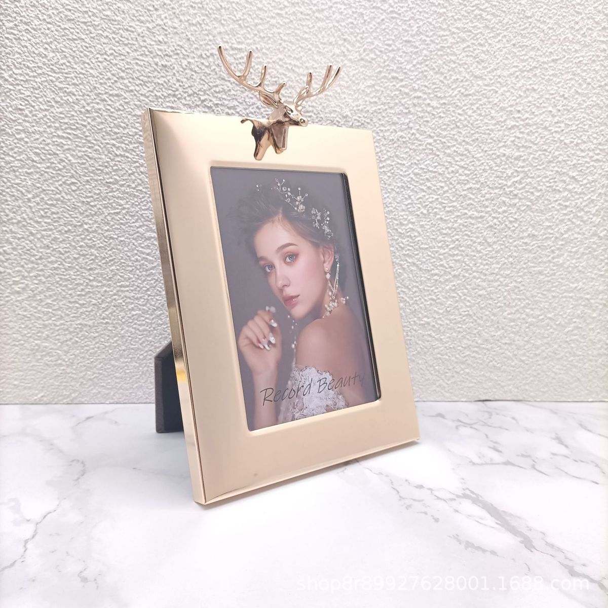 金色金属鹿头时尚金属相框，轻巧高家硬度庭摆件装饰相框