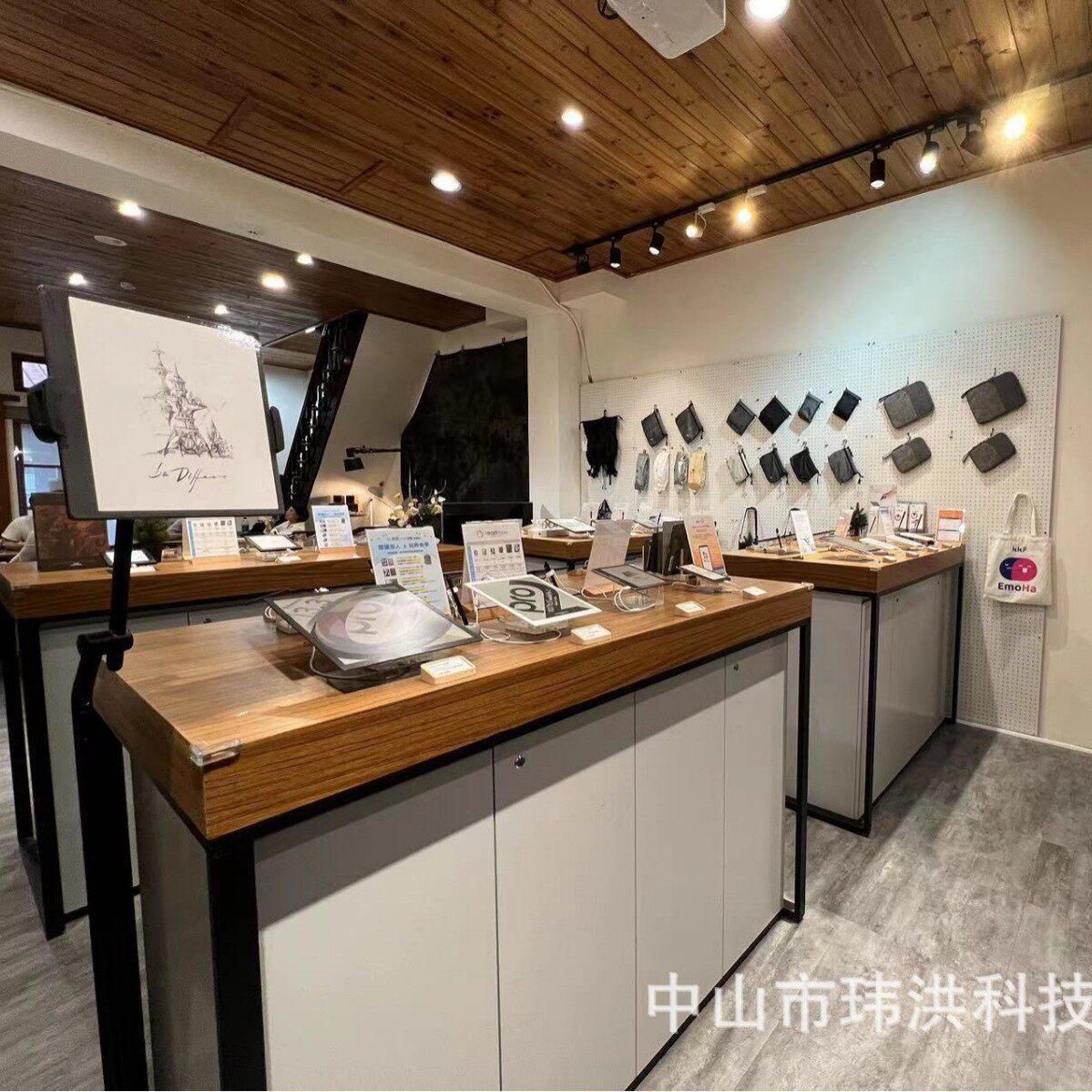 胡桃卖场木纹收银中岛台国外展示柜高端台湾木纹展示台定制尺寸