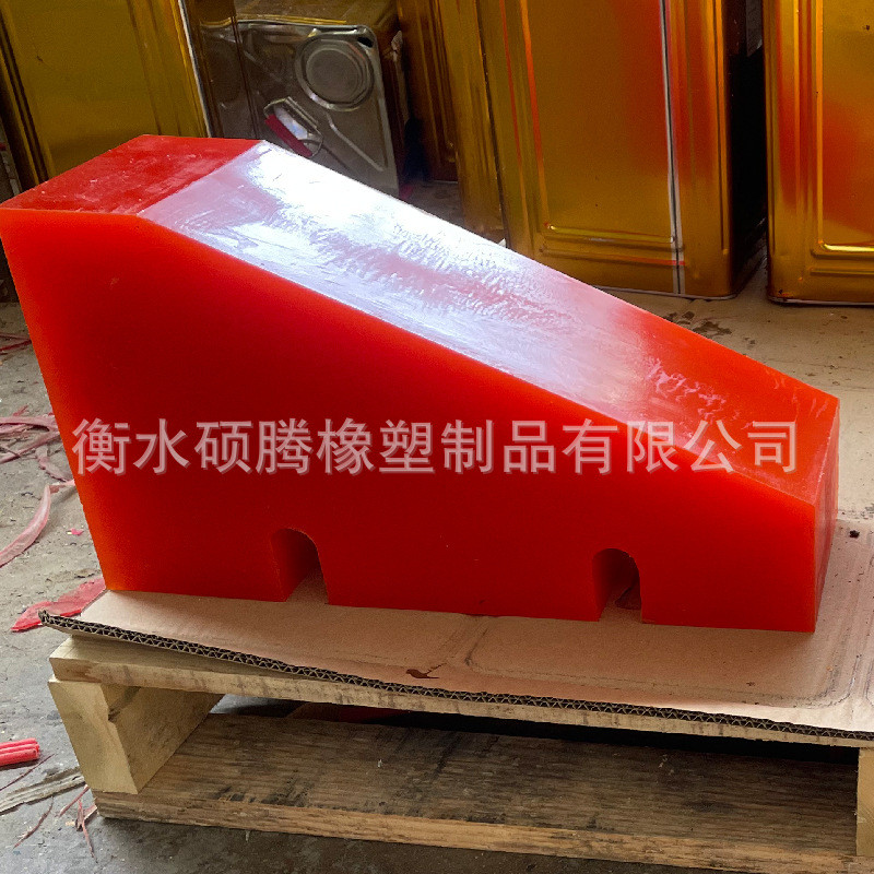 聚氨酯钢卷鞍座pu铝卷钢三角形聚氨酯垫卷垫板钢卷固定鞍座