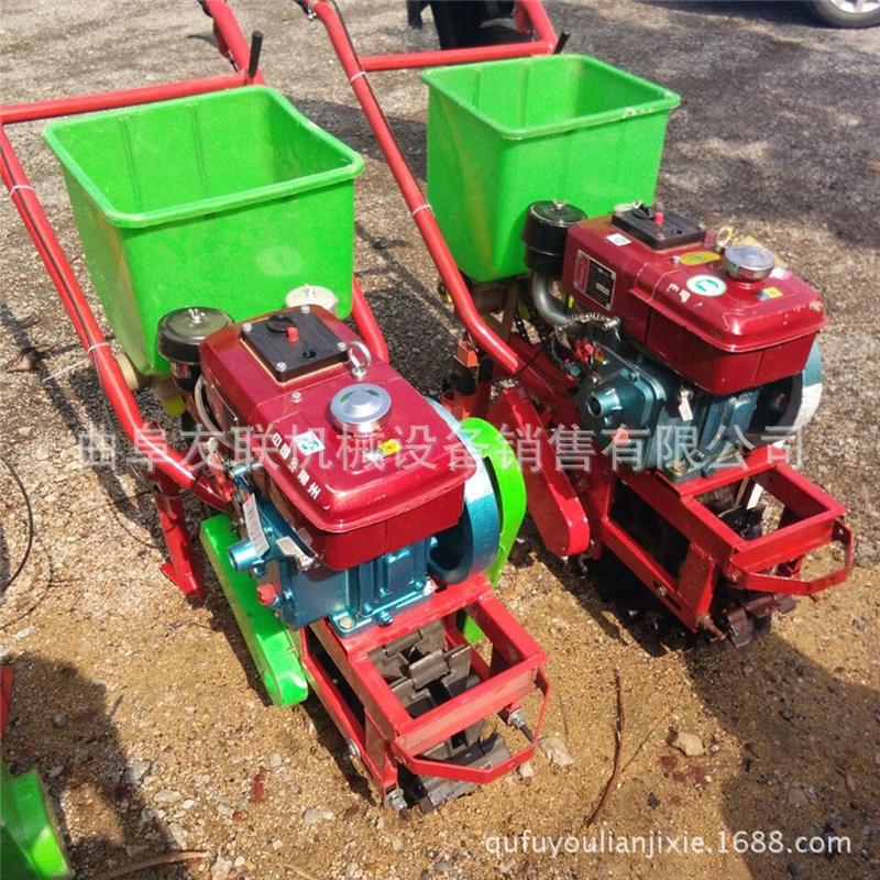 热销多功能施肥除草犁地微型耕耕机手推式播种机链条式耘耘机32