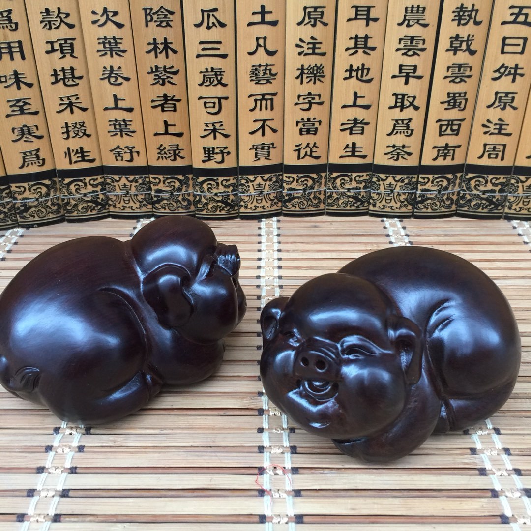 花梨实木雕刻福气猪摆件木头根雕猪红十二生肖木质家居装饰工艺品
