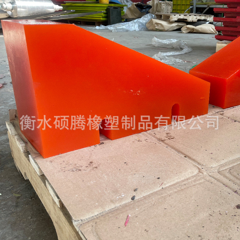 聚氨酯钢卷鞍座pu铝卷垫卷聚氨酯钢卷垫板钢三角形固定鞍座