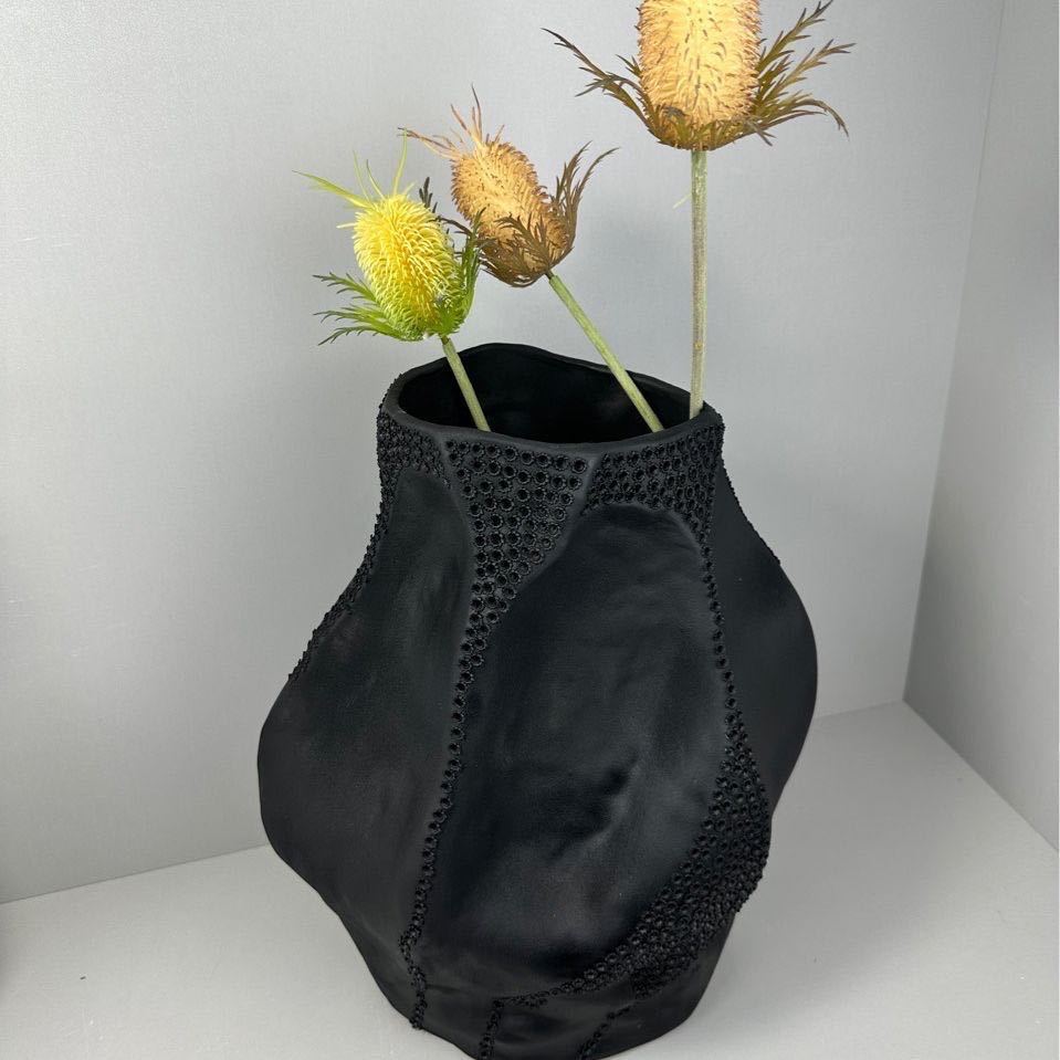 意式极简水波纹哑光陶瓷花瓶磨砂白色镂空售楼部样板间干花插花器