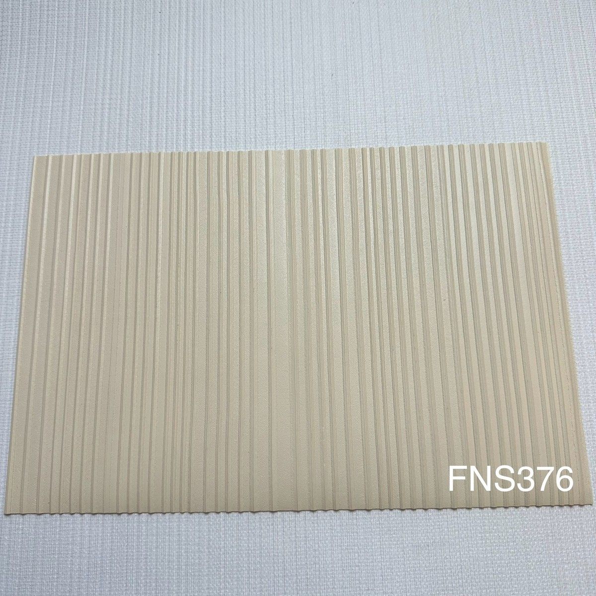 竖条纹墙布基布十字pvc工程墙布酒店宾馆深压纹白色高档墙布厂家