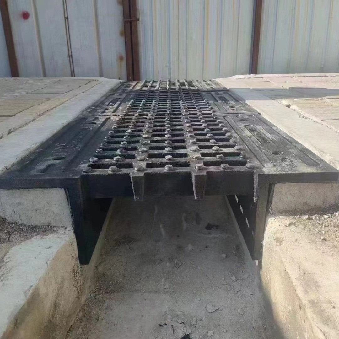 球墨铸铁分体整体式沟截横井盖篦子厂家铸铁下水道排水沟地沟盖板