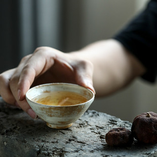粗陶粉引茶盏柴烧粉引手工自然落灰古朴日式陶泥小茶碗茶杯品茗杯