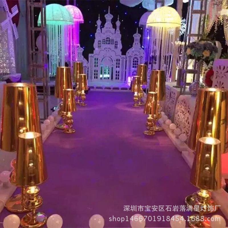 2018新款婚庆道具路引卫士台灯结婚用品婚庆婚礼背景t台摆件场景