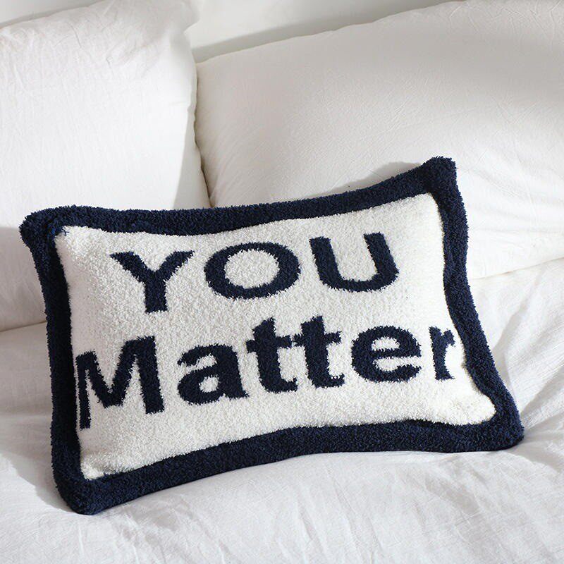youmatter时尚英文字母抱枕简约毛绒靠枕沙发装饰汽车腰靠腰枕