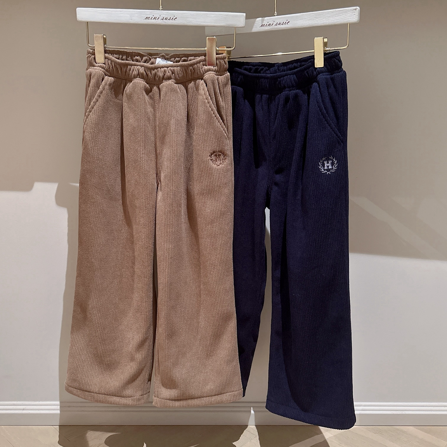 120-160韩系男女童两色刺绣字母绒内里松紧腰直筒长裤