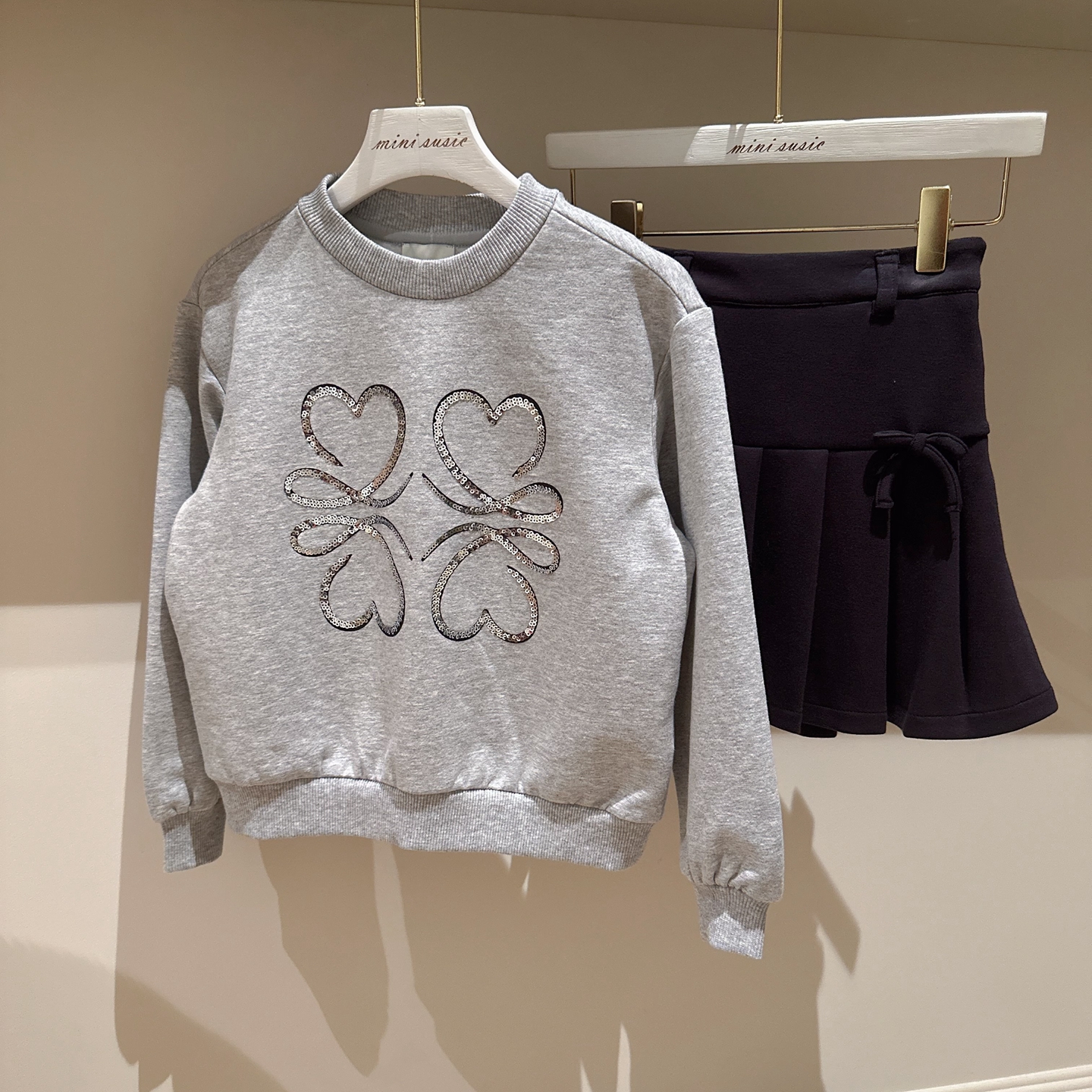 110-164中大女童亮片蝴蝶内里抓绒套头卫衣